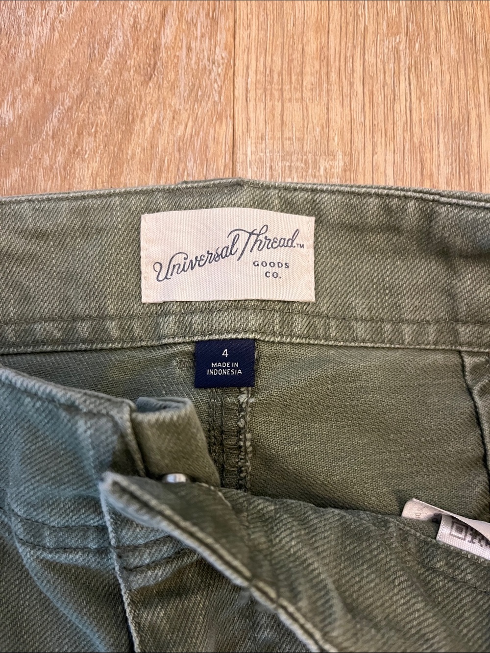 Universal Thread Mid Rise Straight Leg Cargo Pant Green Size 4 Like New - Picture 11 of 15